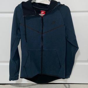 nike tech fleece sweater